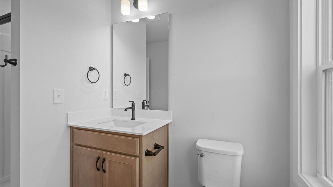 Refined bath with elevated finishes and a highly functional layout