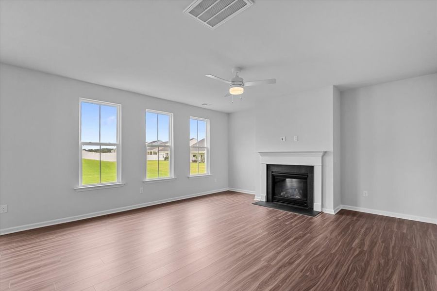 Spacious, unfurnished interior of a new home in Fieldstone, Lexington (Image 17).