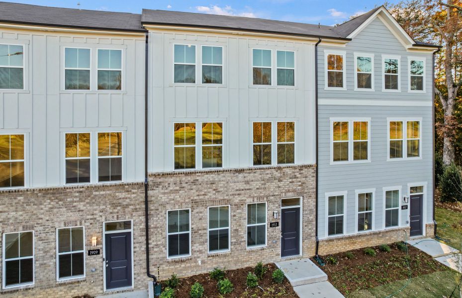 Representative exterior details of a home built from the Newnan by Pulte Homes in Galloway Towns, Charlotte (Image 3).