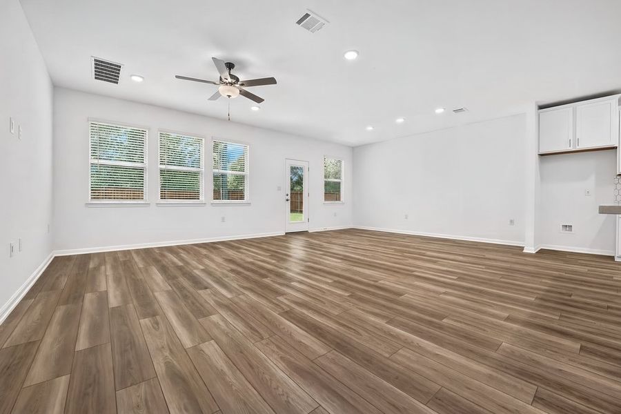 Spacious, unfurnished interior of a new home in Lisso, Pflugerville (Image 14).