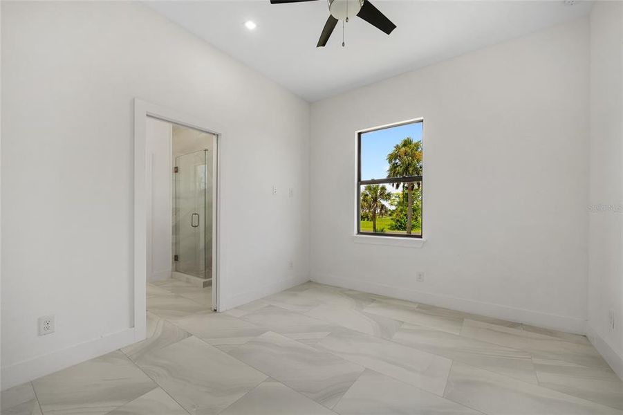 Spacious, unfurnished interior of a new home in , Punta Gorda (Image 35).