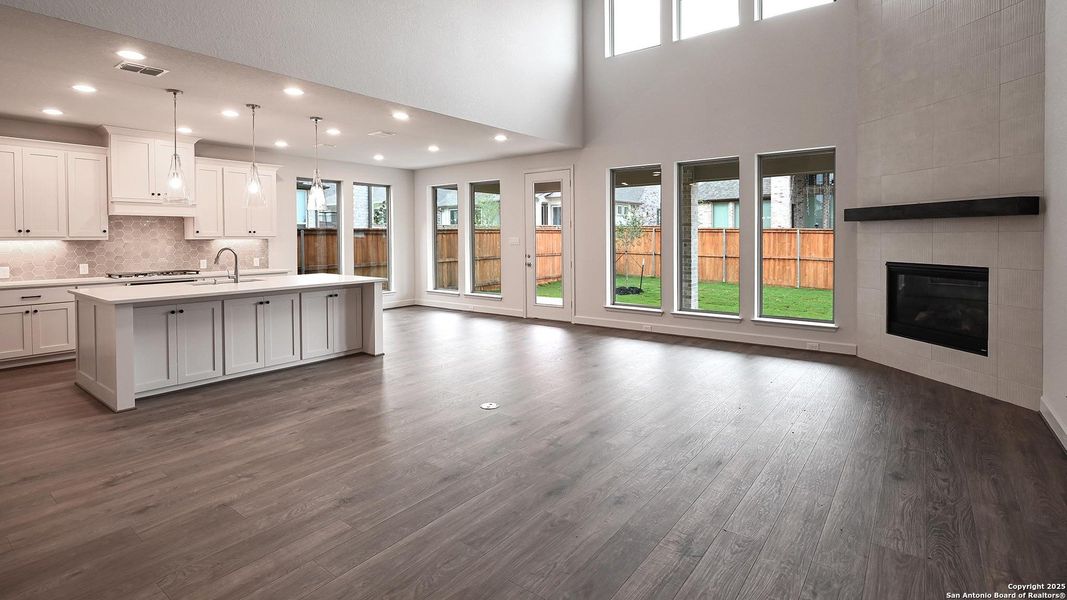 Spacious, unfurnished interior of a new home in Mayfair 60', New Braunfels (Image 24). Spacious, unfurnished interior of a new home in Mayfair 60', New Braunfels (Image 24).