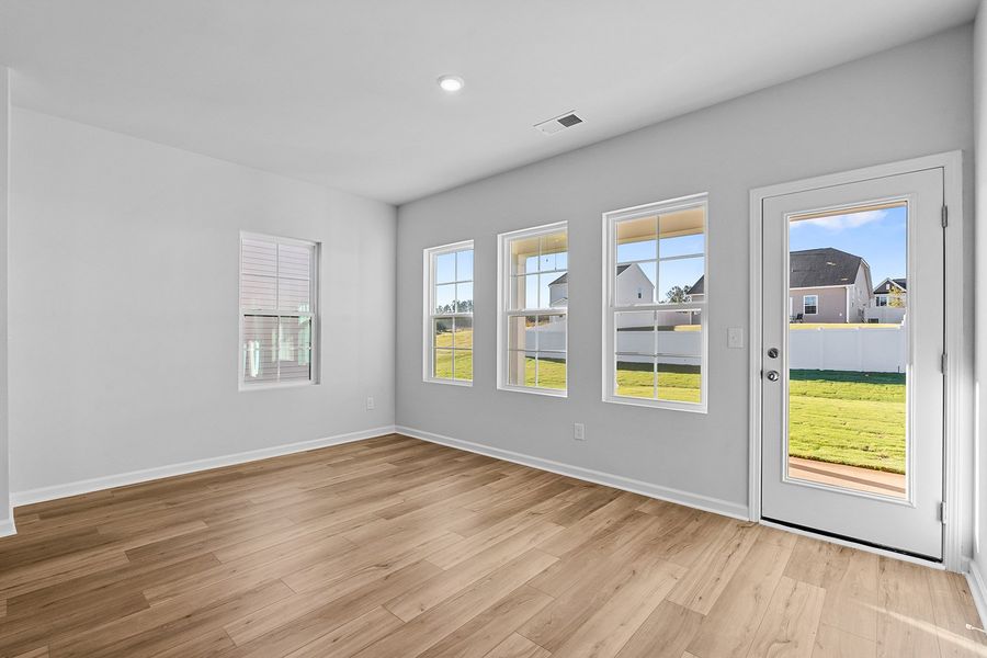 Spacious, unfurnished interior of a new home in Fieldstone, Lexington (Image 21).
