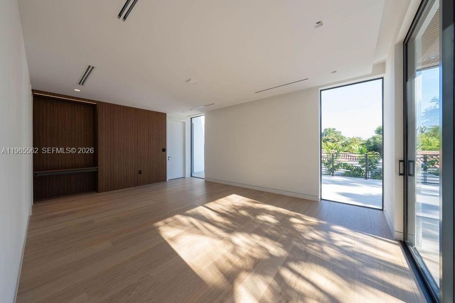 Spacious, unfurnished interior of a new home in , Miami (Image 21).
