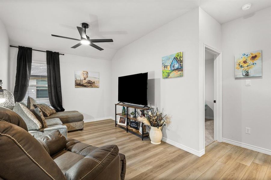 Furnished interior view inside a new home in Foxborough, Waco (Image 10).