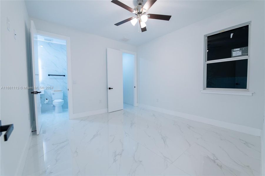 Spacious, unfurnished interior of a new home in , Cape Coral (Image 38).