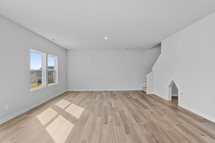 Spacious, unfurnished interior of a new home in Hanes Lake, Winston-Salem (Image 19).