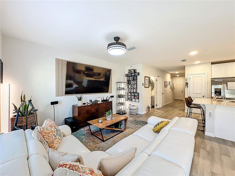 Furnished interior view inside a new home in , Orlando (Image 40).