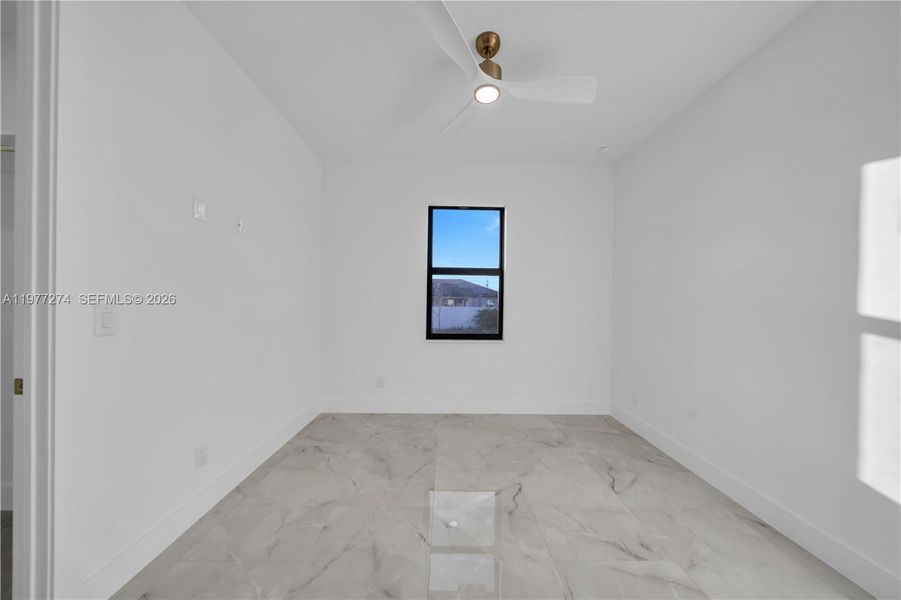 Spacious, unfurnished interior of a new home in , Cape Coral (Image 39).