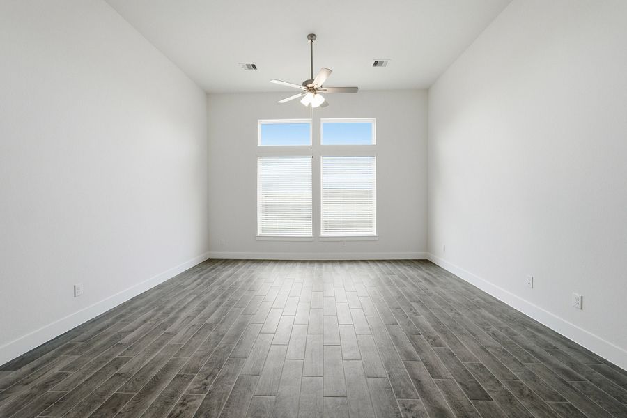 Spacious, unfurnished interior of a new home in Ashland, Angleton (Image 31).