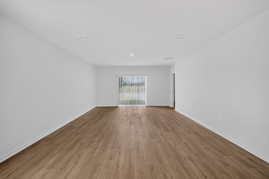 Spacious, unfurnished interior of a new home in Palm Wind, Hudson (Image 7).