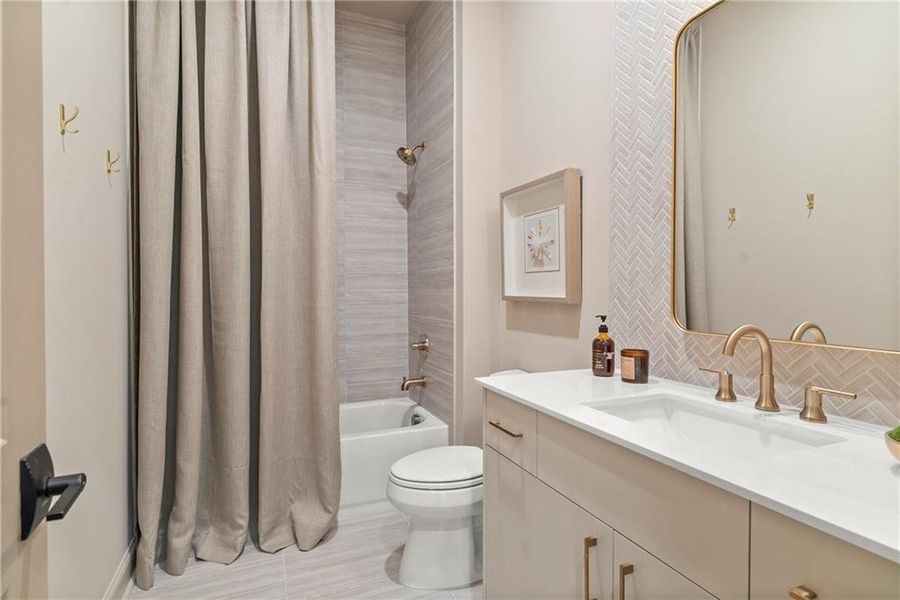 Furnished interior view inside a new home in Aberdeen, Hoschton (Image 9).