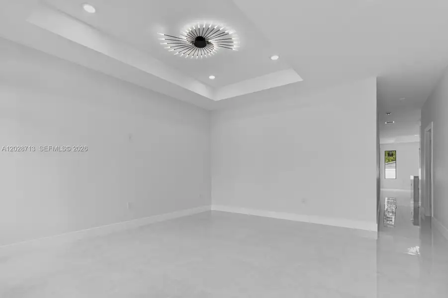 Spacious, unfurnished interior of a new home in , Tampa (Image 27).