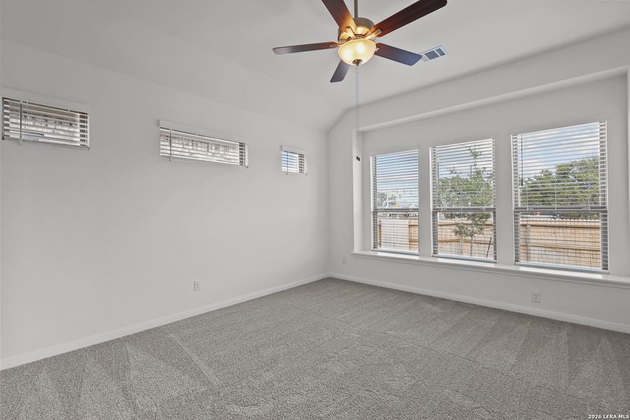 Spacious, unfurnished interior of a new home in Stillwater Ranch, San Antonio (Image 28).