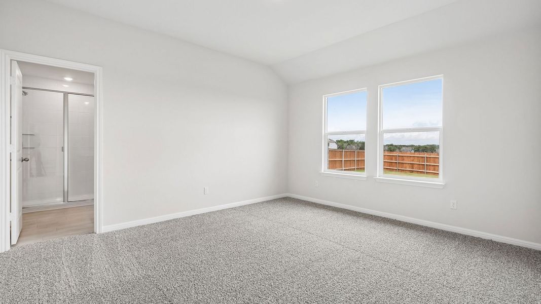 Spacious, unfurnished interior of a new home in Thunder Rock, Marble Falls (Image 18).