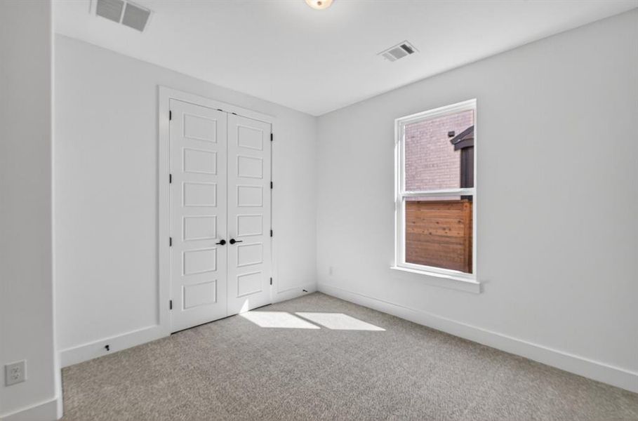 Spacious, unfurnished interior of a new home in Solterra, Mesquite (Image 28).