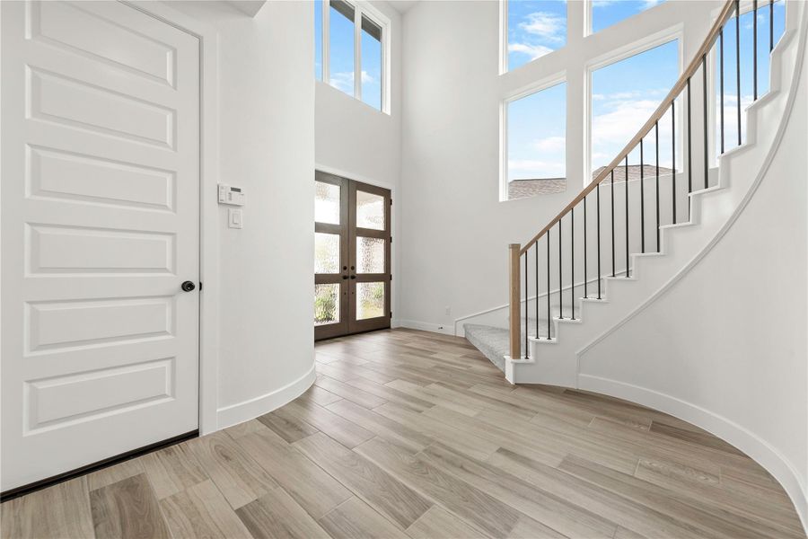 Spacious, unfurnished interior of a new home in Candela, Richmond (Image 12).