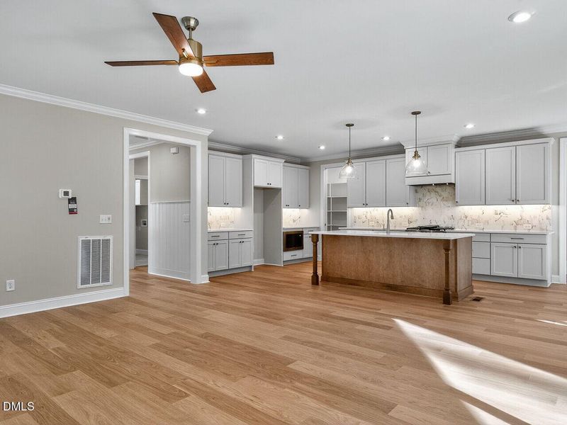 008-1280x960-living-room