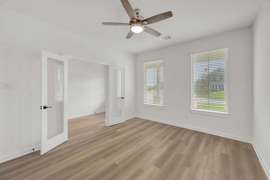 Spacious, unfurnished interior of a new home in Miller's Pond, Rosenberg (Image 20).