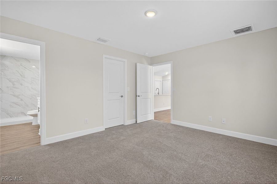 Spacious, unfurnished interior of a new home in Cape Coral, Cape Coral (Image 19).