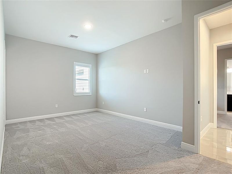 Spacious, unfurnished interior of a new home in Hampton Lakes, Sarasota (Image 25). Spacious, unfurnished interior of a new home in Hampton Lakes, Sarasota (Image 25).