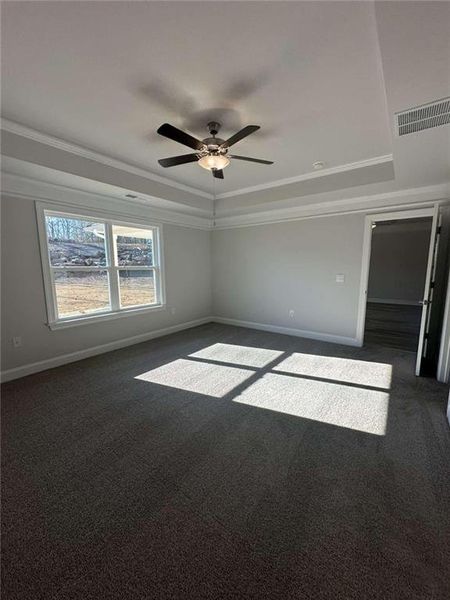 Spacious, unfurnished interior of a new home in Mirror Lake at South Harbour, Villa Rica (Image 10).