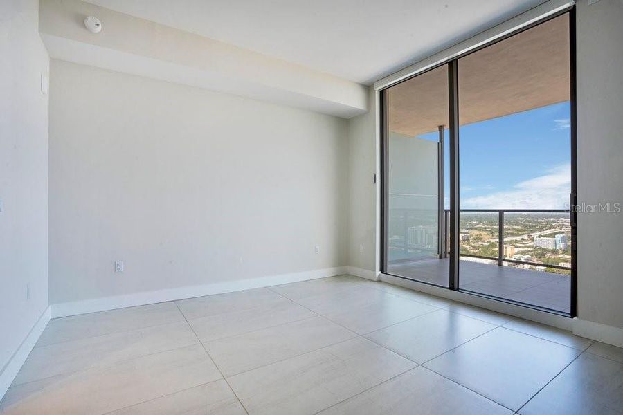Spacious, unfurnished interior of a new home in , St. Petersburg (Image 53).