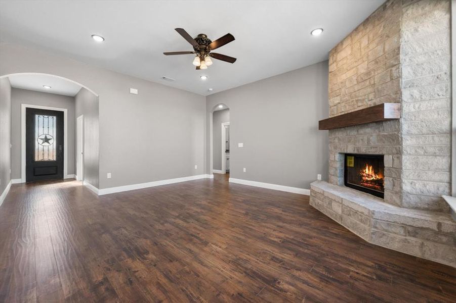 Spacious, unfurnished interior of a new home in , Grandview (Image 27).