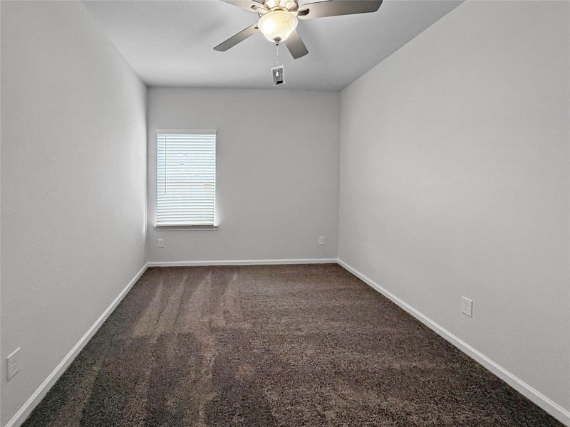 Spacious, unfurnished interior of a new home in Sierra Vista, Iowa Colony (Image 18).