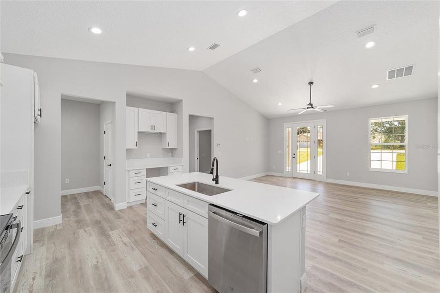 KITCHEN/DINING AREA