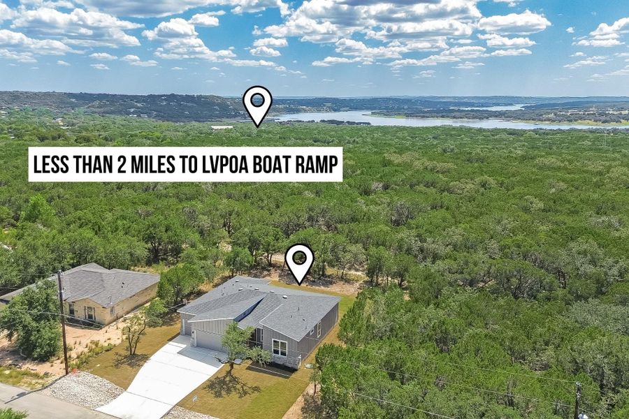Less than 2 miles to Lake Travis and LVPOA boat ramp Less than 2 miles to Lake Travis and LVPOA boat ramp
