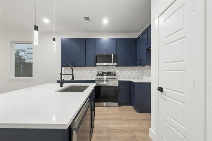 Furnished interior view inside a new home in , Dallas (Image 10).
