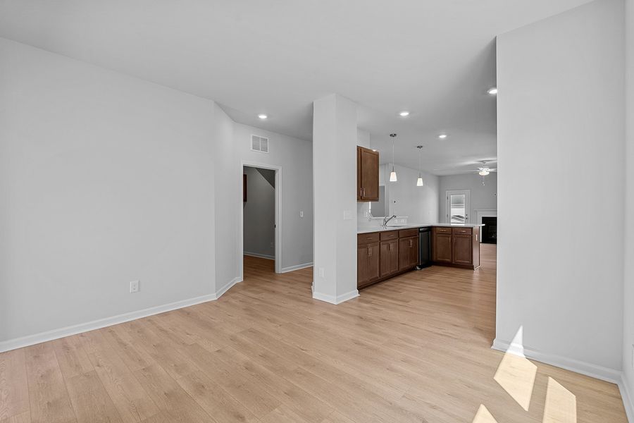 Spacious, unfurnished interior of a new home in Hanes Lake, Winston-Salem (Image 22). Spacious, unfurnished interior of a new home in Hanes Lake, Winston-Salem (Image 22).