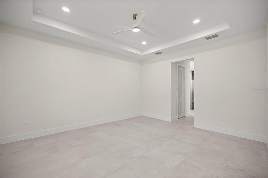Spacious, unfurnished interior of a new home in , Dunnellon (Image 16).