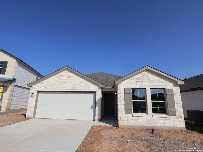 Exterior details and patio area of a home in Blue Ridge Ranch, San Antonio (Image 4). Exterior details and patio area of a home in Blue Ridge Ranch, San Antonio (Image 4).