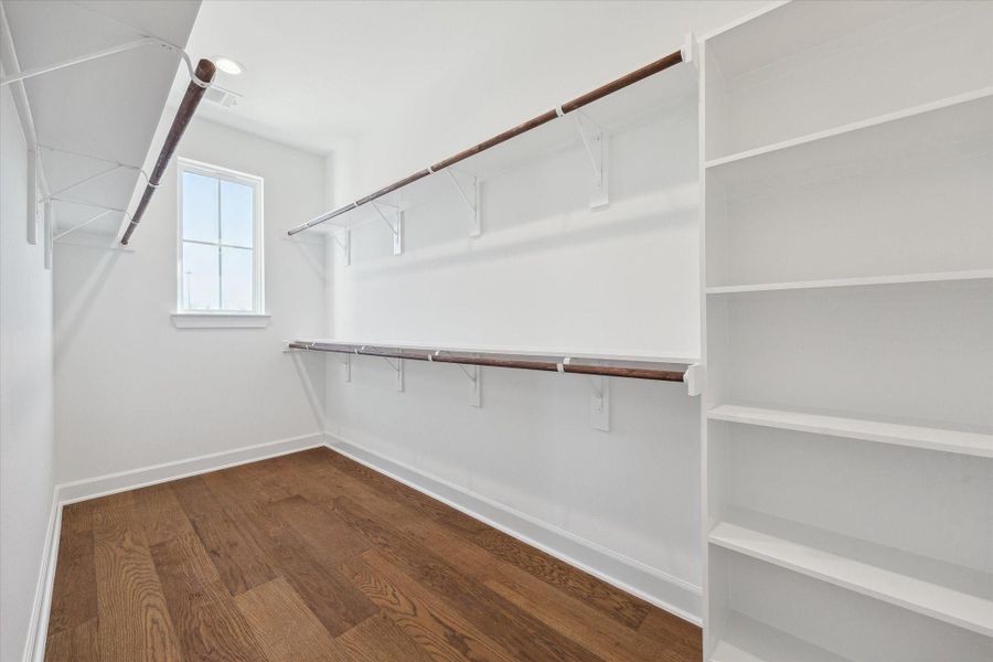 Spacious, unfurnished interior of a new home in , Houston (Image 34).