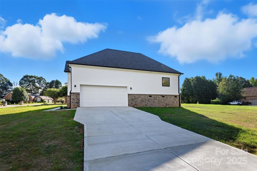 Image 37 of a home in . Image 37 of a home in .