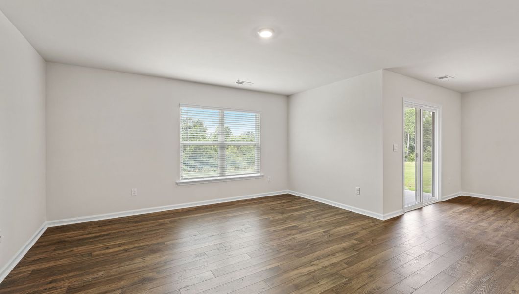 Spacious, unfurnished interior of a new home in Treemont Commons, Wellford (Image 18).