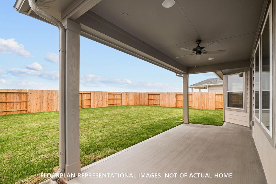 Exterior details and patio area of a home in Ambrose, La Marque (Image 3).