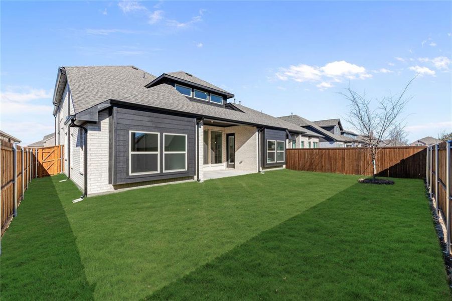 Exterior details and patio area of a home in Willow Wood, McKinney (Image 4).