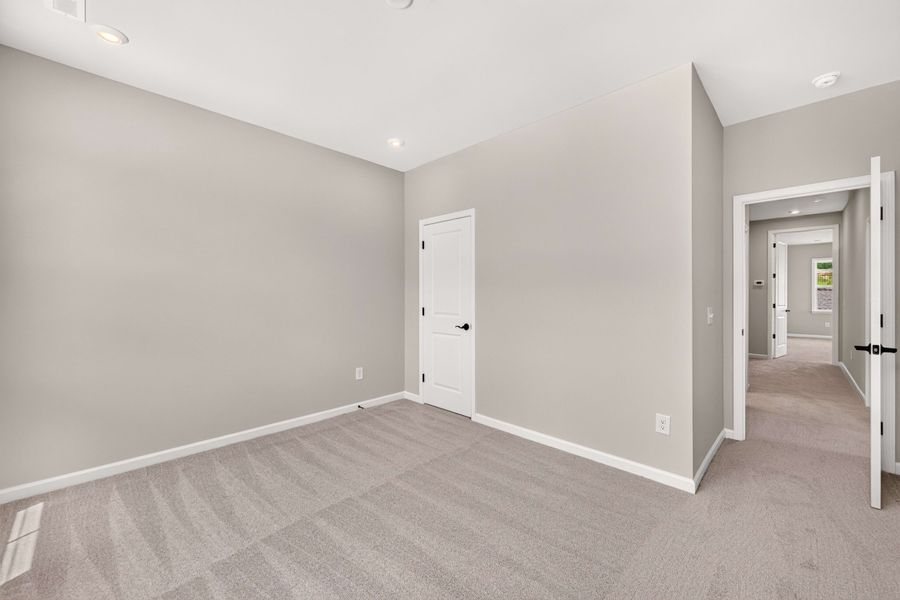 Spacious, unfurnished interior of a new home in Millstone, Cramerton (Image 30).