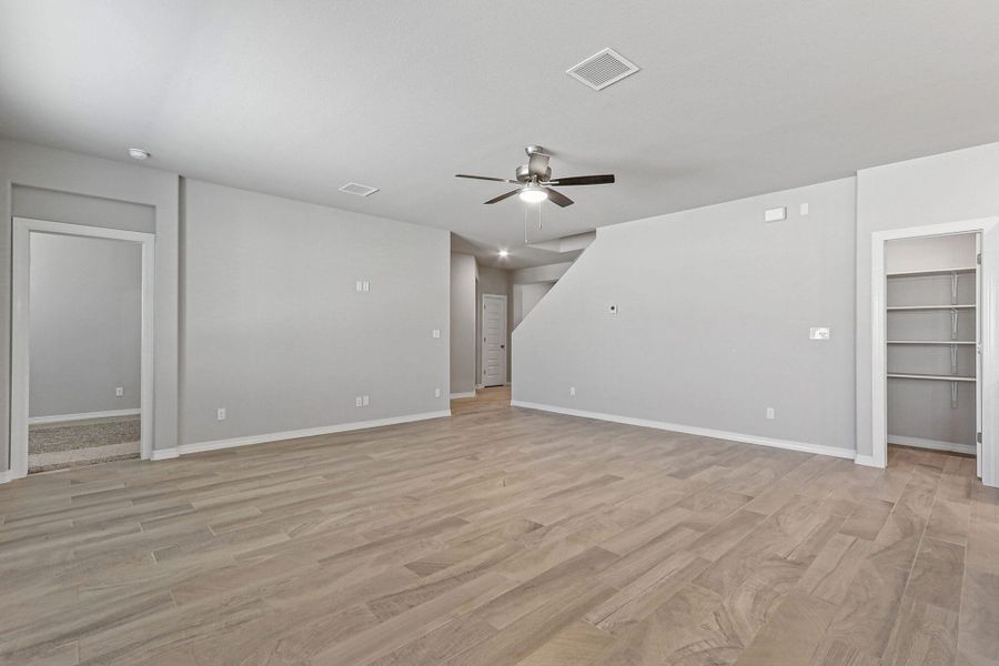 Spacious, unfurnished interior of a new home in Emerald Estates, Horizon City (Image 29). Spacious, unfurnished interior of a new home in Emerald Estates, Horizon City (Image 29).