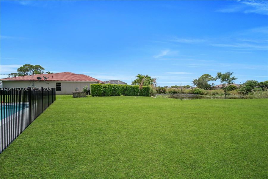 Exterior details and patio area of a home in , Cape Coral (Image 23).
