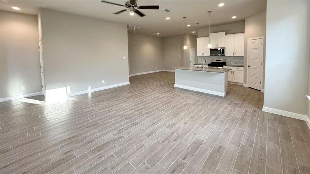 Spacious, unfurnished interior of a new home in Rock Creek Ranch, Fort Worth (Image 10).