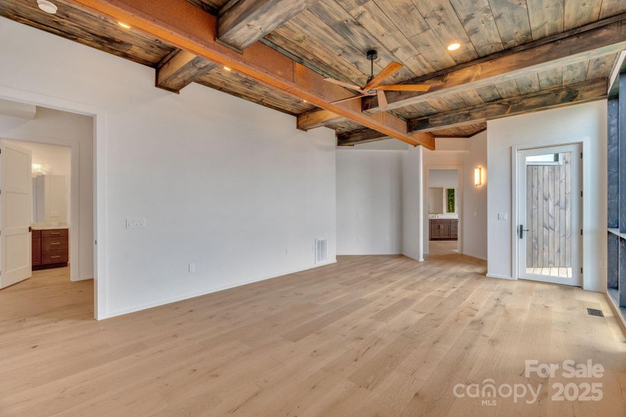 Spacious, unfurnished interior of a new home in , Banner Elk (Image 16).