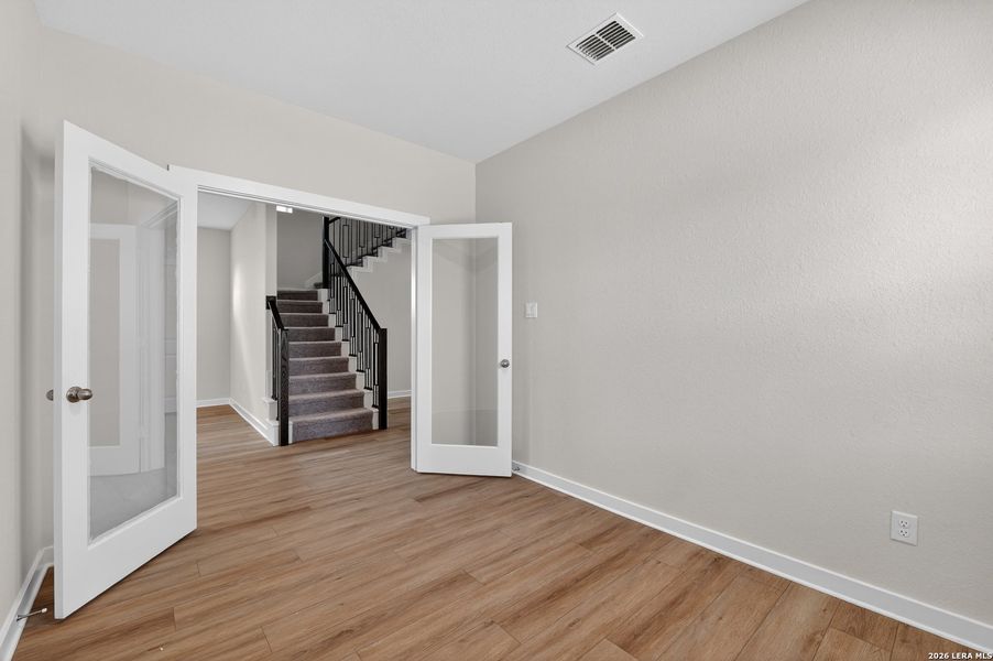 Spacious, unfurnished interior of a new home in Trilogy Grove, San Antonio (Image 7).