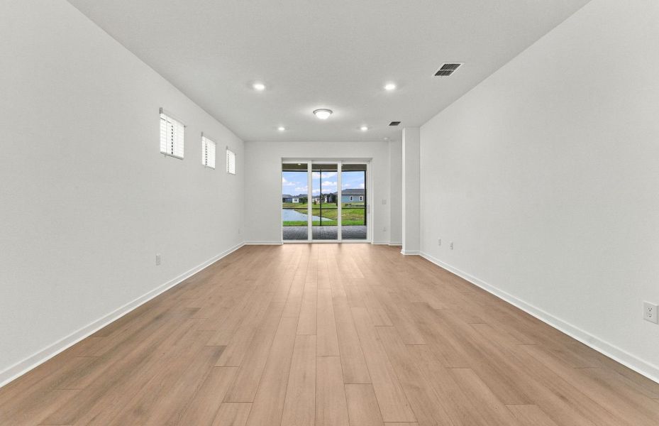 Spacious, unfurnished interior of a new home in Del Webb Sunchase, Parrish (Image 12).