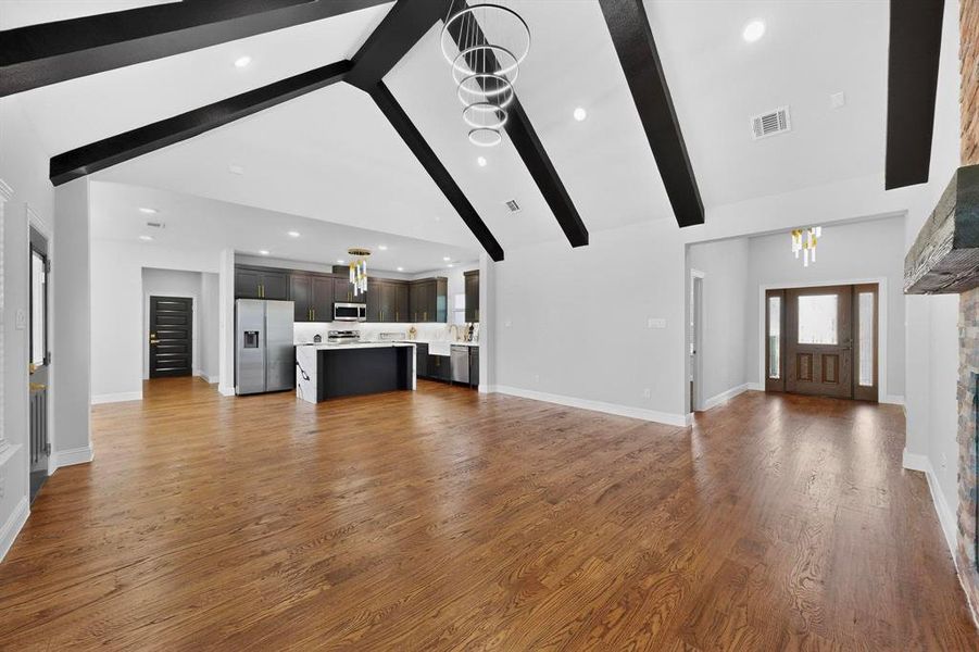 Spacious, unfurnished interior of a new home in , Sulphur Springs (Image 31).