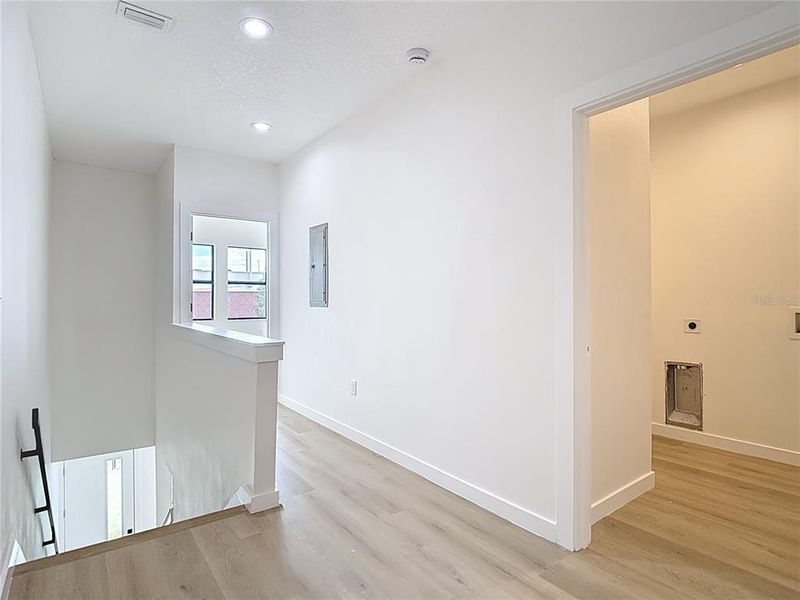 Spacious, unfurnished interior of a new home in , Tampa (Image 15).