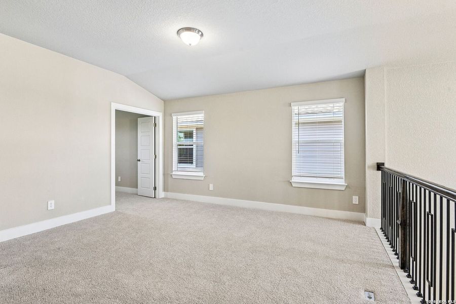 Spacious, unfurnished interior of a new home in Stetson Ridge, Marion (Image 33).